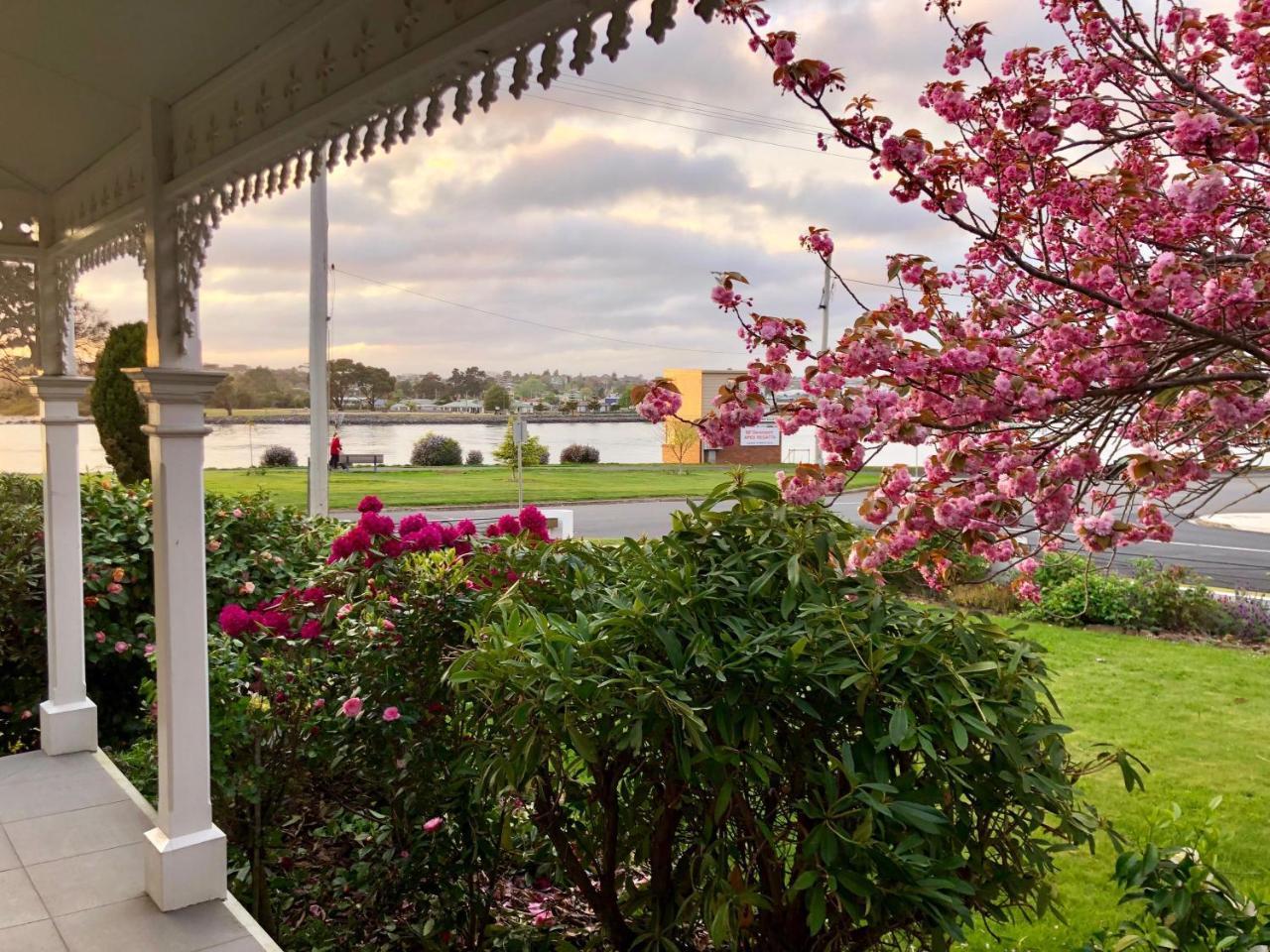 Riverbank Villa Devonport Exterior photo